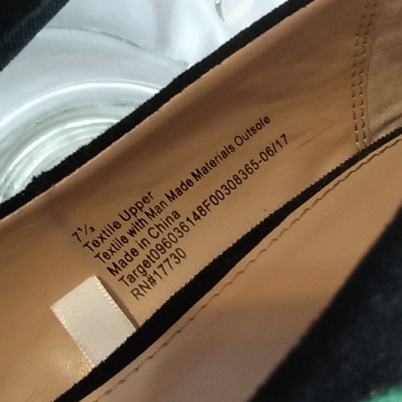 A new day Black Velvet heels with floral embroidery - Picture 10 of 12